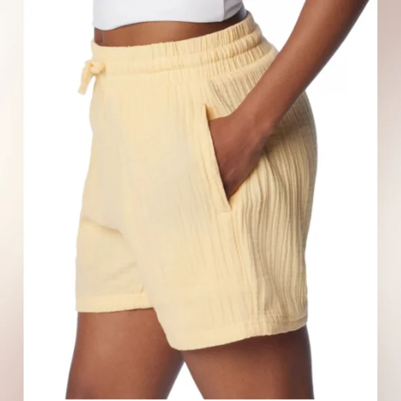COLUMBIA Light Yellow Holly Hideaway Breezy Shorts - Size Large (NWT) - Picture 3 of 9